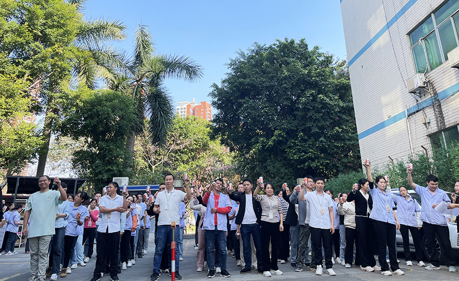 ”聚力同行 繩彩飛揚“~拔河比賽在雅香麗人的一聲聲吶喊助威中圓滿結束！