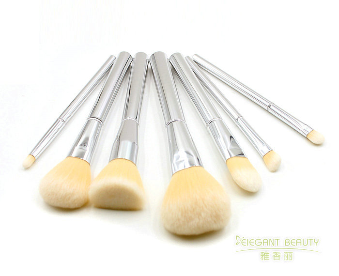 成套化妝刷的“黃金組合”:雅香麗每支刷子的獨特作用