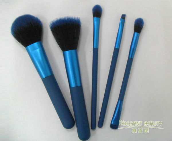 成套化妝刷中的“寶藏刷型”:這些刷子能讓你化妝更輕松